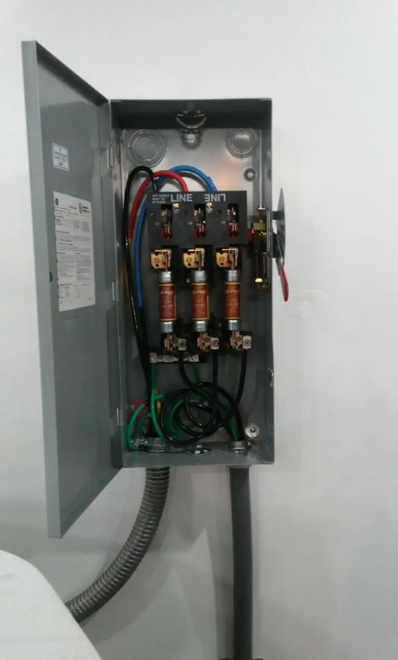 Three-phase disconnect switch installed for Smoke Detector Installation in Quantico Base